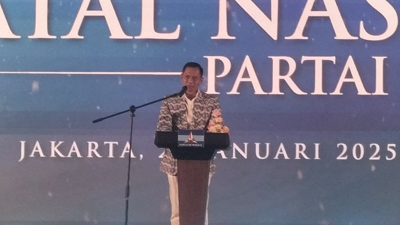 Agus Harimurti Yudhoyono (AHY) mengajak seluruh kader Partai Demokrat dan masyarakat Indonesia untuk memperkuat persatuan dalam momen Natal, menekankan pentingnya toleransi antaragama dan kebhinekaan dalam membangun bangsa.