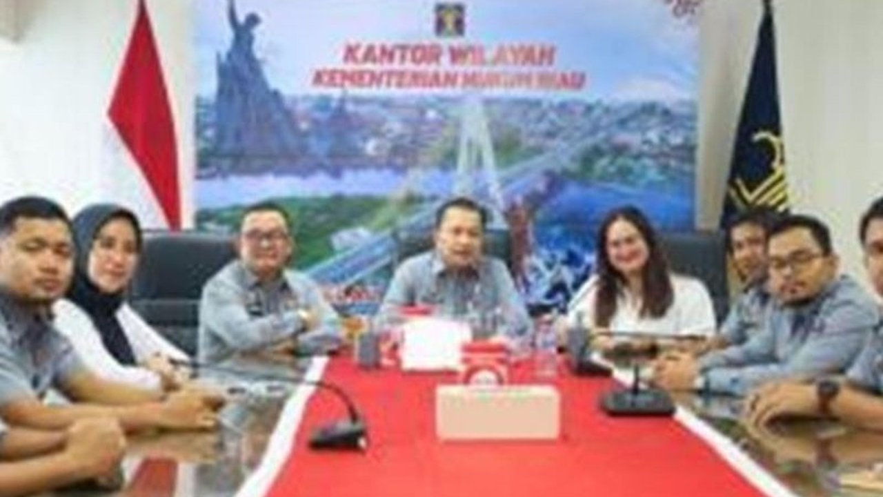 Kemenkumham Riau meningkatkan perlindungan kekayaan intelektual produk lokal melalui webinar internasional dengan ASEAN dan INPI Prancis, fokus pada Indikasi Geografis (IG) untuk produk khas Riau seperti kopi dan kerajinan.