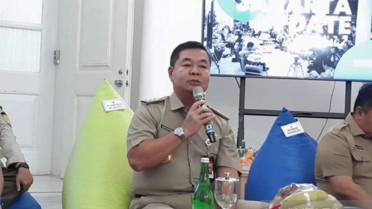 Pemprov DKI Jakarta akan membangun tanggul mitigasi di enam titik rawan banjir rob sebagai langkah sementara sebelum selesainya pembangunan tanggul laut pada 2030.