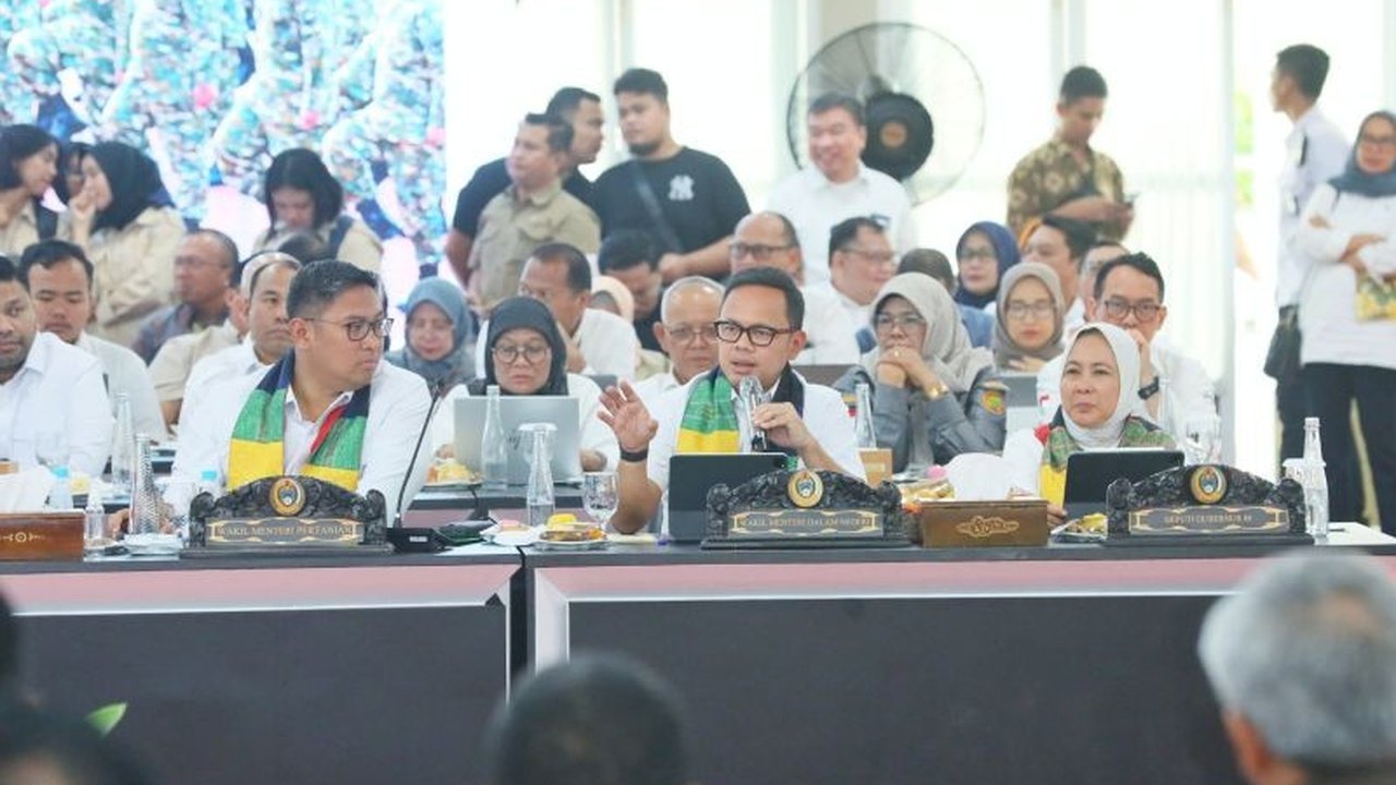 Wakil Menteri Dalam Negeri (Wamendagri) Bima Arya Sugiarto menekankan pentingnya pemahaman kepala daerah tentang isu ketahanan pangan, baik dari sisi produksi (hulu) maupun distribusi (hilir), demi mencapai swasembada pangan dan program Makan Bergizi Grat