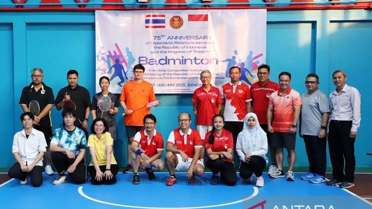 KBRI Bangkok dan TIPG menggelar pertandingan bulu tangkis persahabatan untuk merayakan 75 tahun hubungan diplomatik Indonesia-Thailand, dimeriahkan dengan beragam acara dan hidangan khas kedua negara.