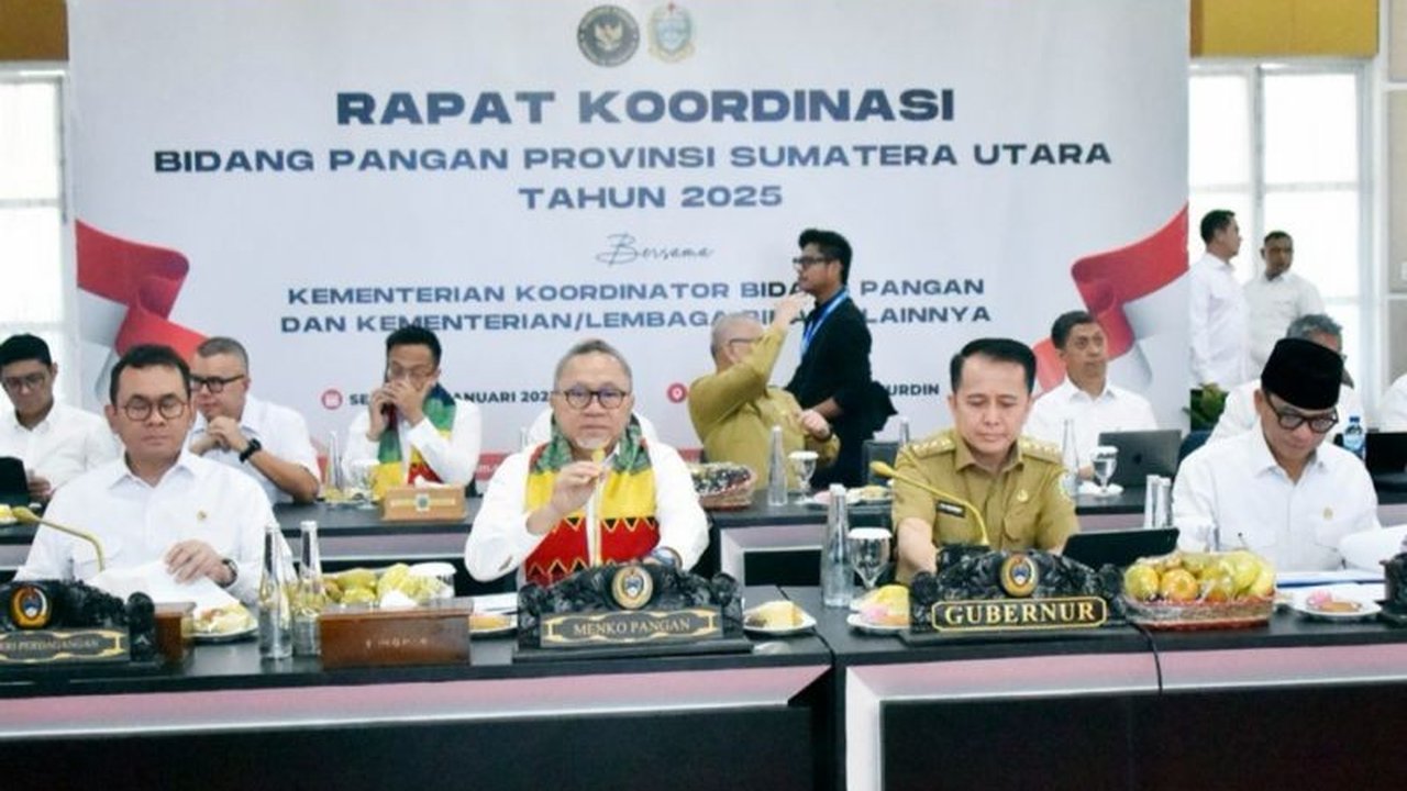 Menteri Perdagangan Budi Santoso menekankan dukungan penuh Kemendag dalam mencapai swasembada pangan di Indonesia pada 2027, memanfaatkan Gudang Sistem Resi Gudang (SRG) untuk penyimpanan hasil panen.