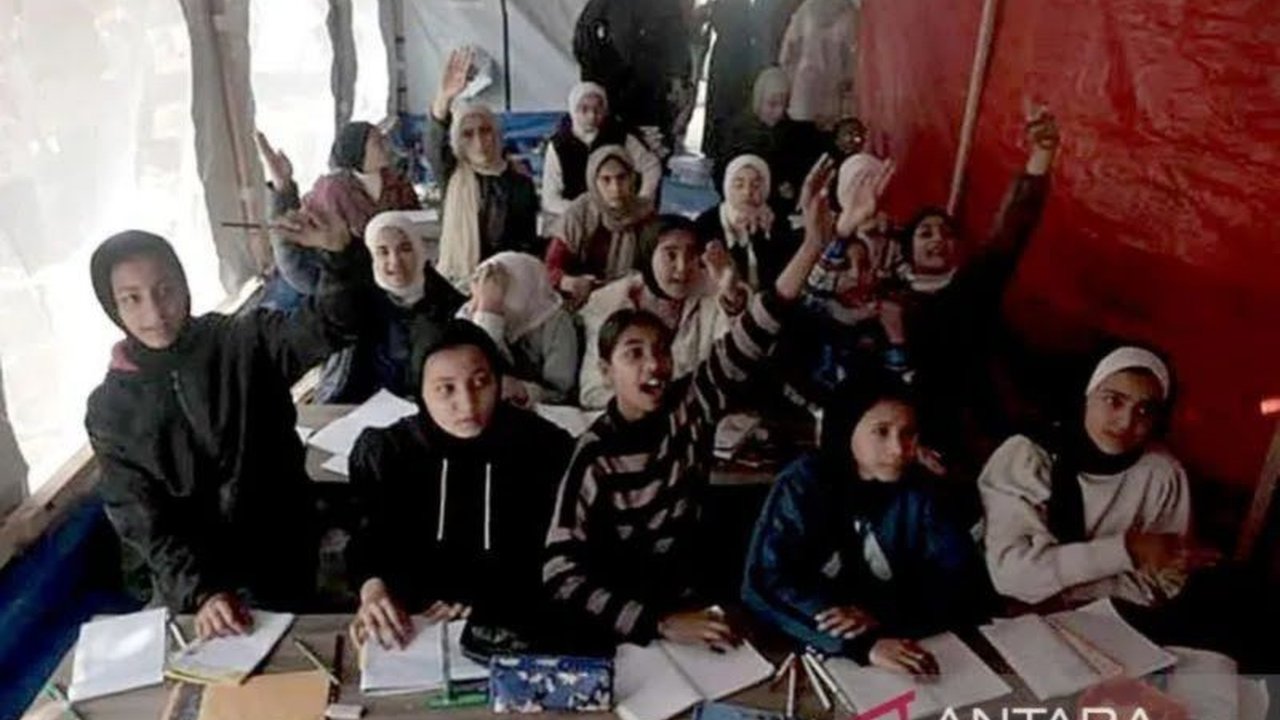 BRIN menegaskan bahwa tidak ada negara yang dapat memaksa Indonesia menerima pengungsi karena Indonesia belum meratifikasi Konvensi Pengungsi 1951 dan Protokol 1967, menanggapi wacana relokasi pengungsi Palestina.