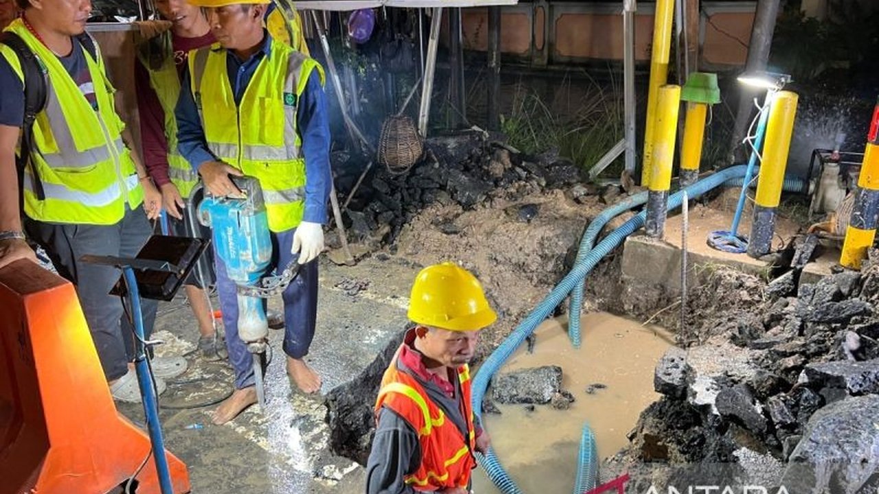 Pemerintah Kota Banjarmasin melalui Perumda Air Minum Bandarmasih memperbaiki kebocoran pipa distribusi utama di Jalan Gatot Subroto Veteran yang mengakibatkan gangguan air bersih di wilayah Utara.
