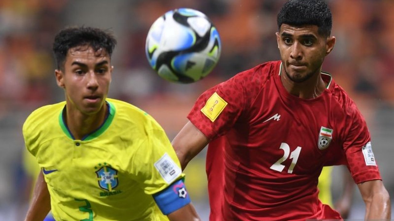 Manchester City resmi mendapatkan bek muda berbakat asal Brasil, Vitor Reis, dari Palmeiras dengan mahar fantastis sebesar Rp 592 miliar, untuk memperkuat lini pertahanan mereka yang sedang krisis cedera.