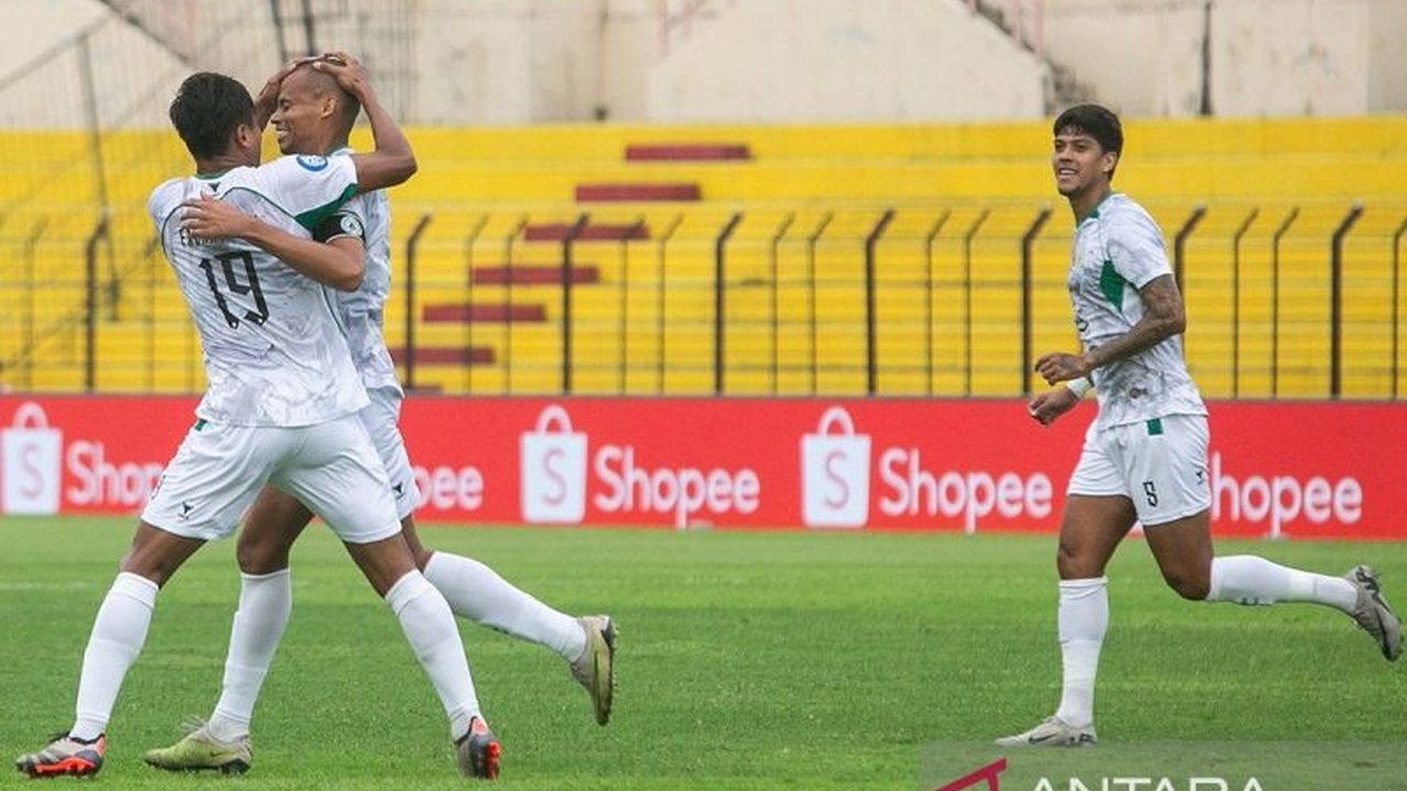 Tim medis PSS Sleman memantau cedera hamstring Cleberson Martins yang memaksanya keluar lapangan saat melawan Persik Kediri; belum dipastikan berapa lama ia akan absen.