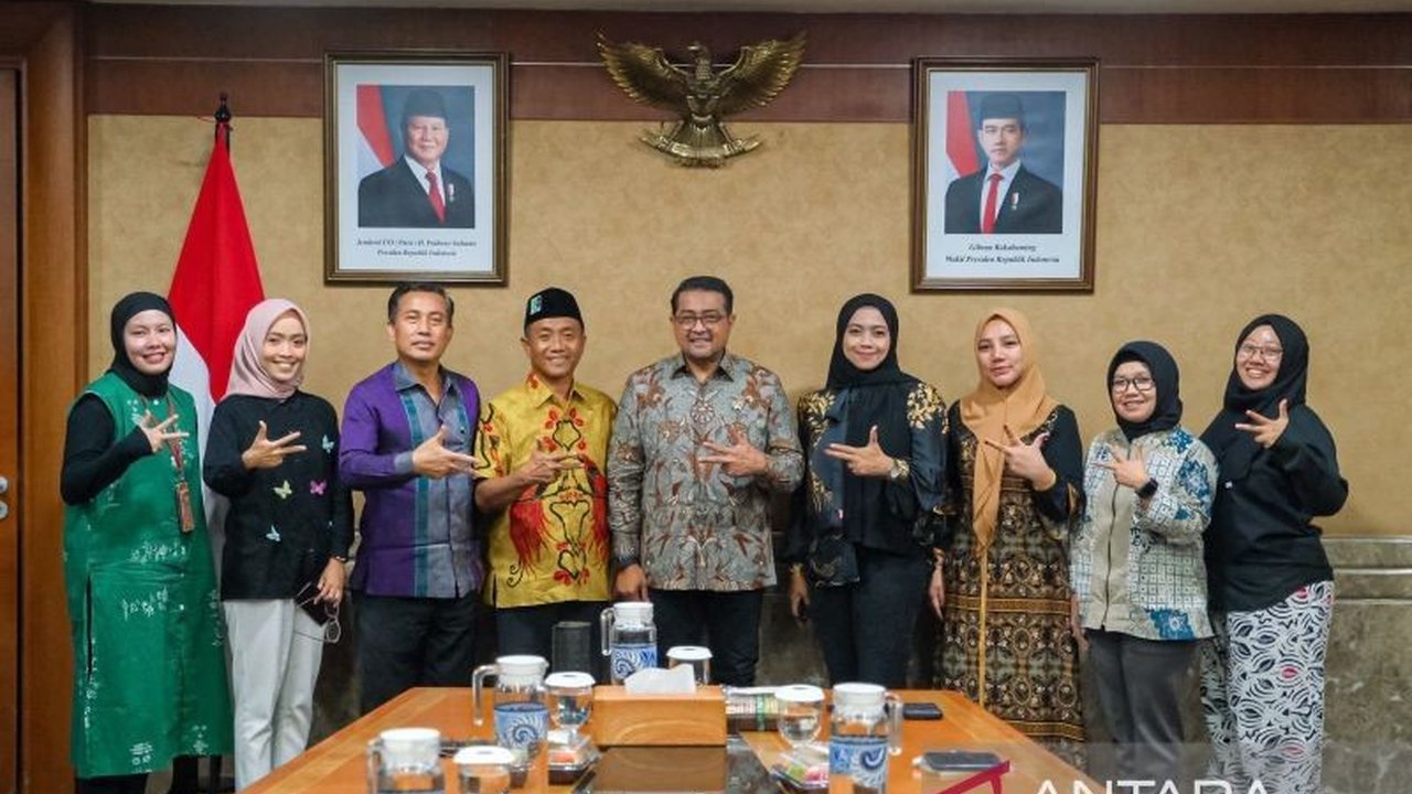 Menteri Ekonomi Kreatif mengapresiasi rencana KAHMI menggelar pameran fesyen Muslim AIFA 2025 dan siap berkolaborasi untuk mengembangkan sektor ekonomi kreatif Indonesia.