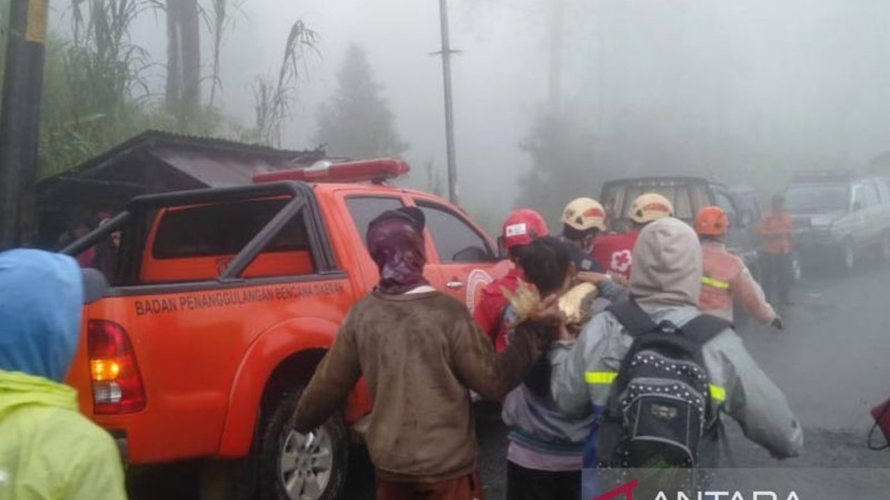 Kementerian Sosial (Kemensos) menerjunkan Tagana untuk membantu evakuasi korban longsor di 11 kecamatan Kabupaten Pekalongan, Jawa Tengah, yang terjadi akibat hujan deras pada 20 Januari 2024, serta menyalurkan bantuan senilai Rp1,4 miliar.