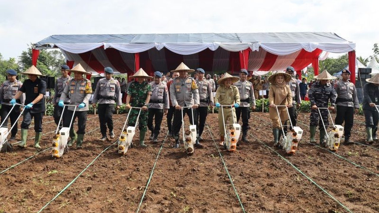 Polda Banten Tanam Jagung Dukung Swasembada Pangan Nasional 2025