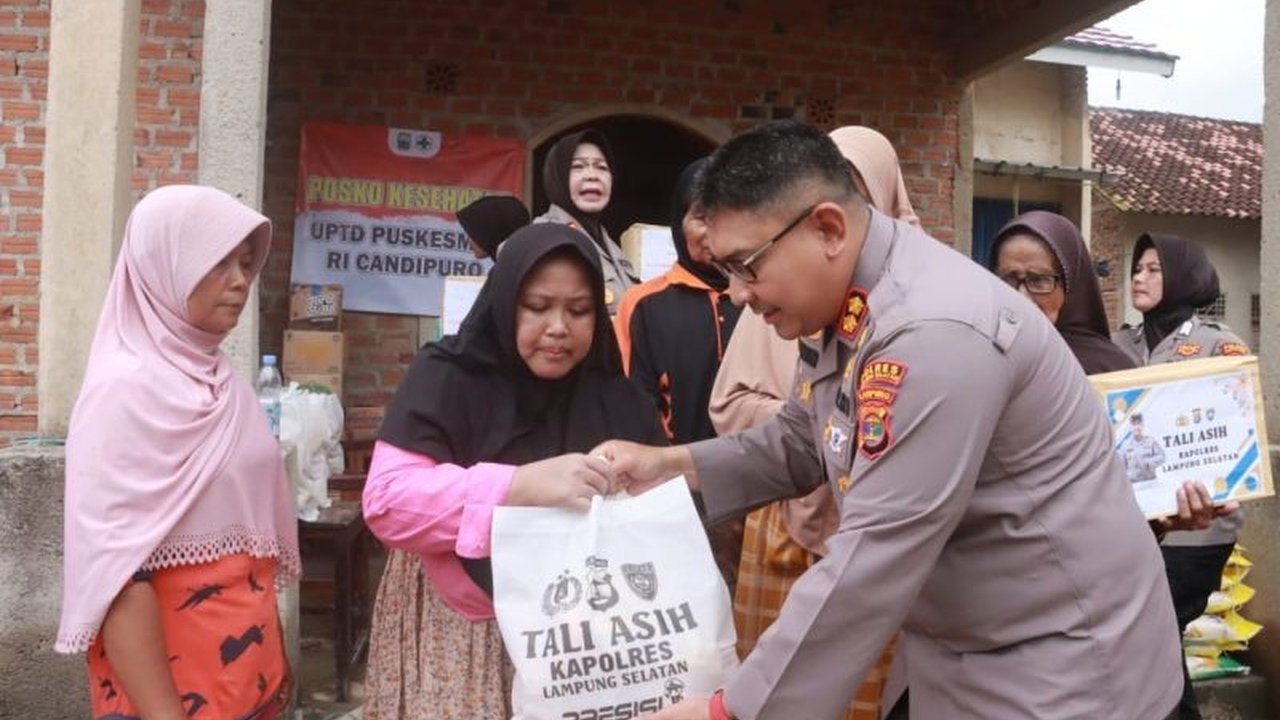 Polisi Lampung Selatan Salurkan Bantuan untuk Korban Banjir Candipuro