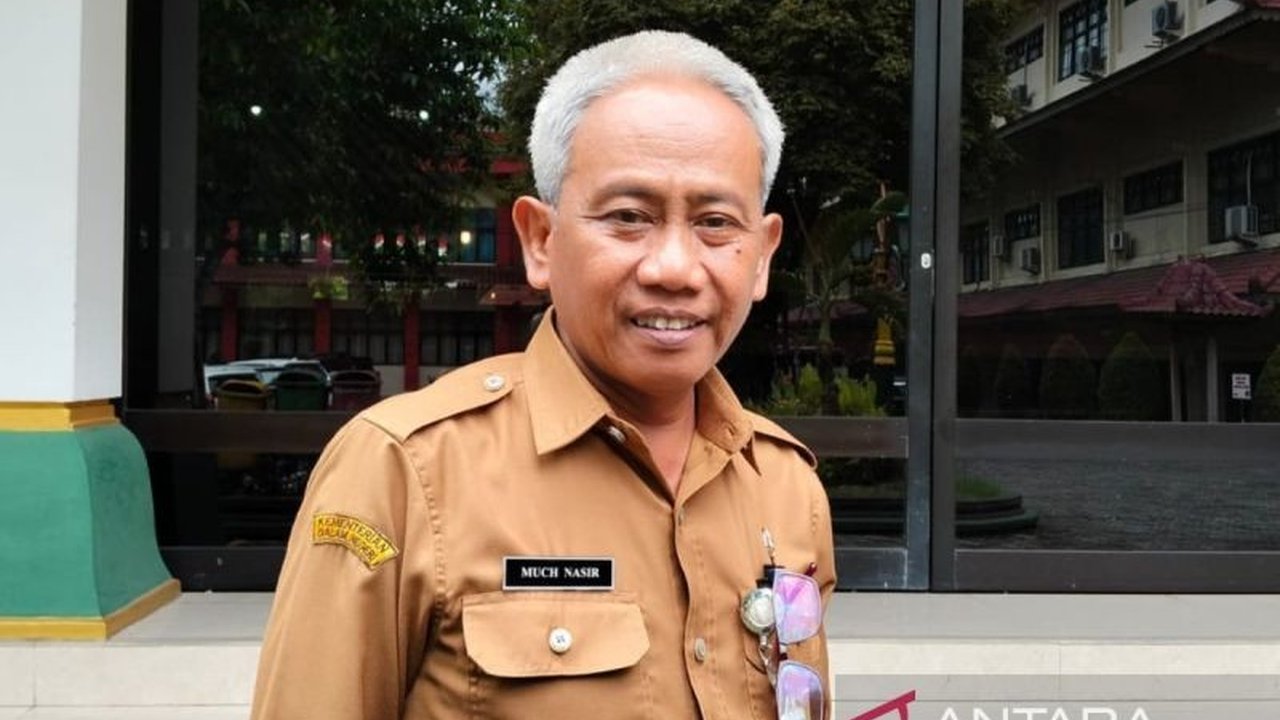 Pemerintah Kabupaten Klaten menerima 3.000 dosis vaksin PMK untuk mencegah penyebaran penyakit mulut dan kuku pada sapi, dengan 750 dosis telah digunakan dan 212 kasus suspek tercatat.