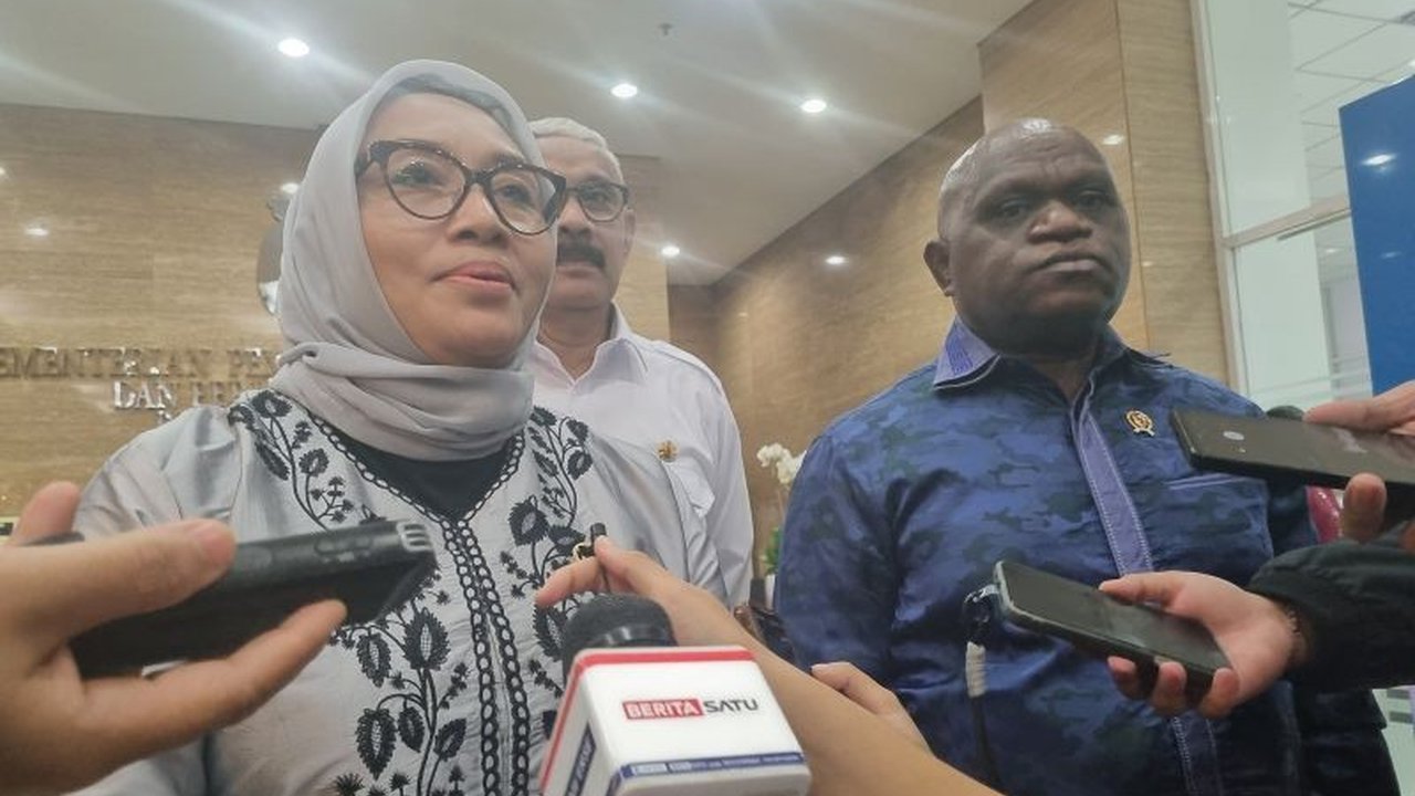 Menteri Pemberdayaan Perempuan dan Perlindungan Anak mengusulkan agar tugas sekolah diberikan secara manual, bukan lewat gawai, untuk mengurangi ketergantungan digital pada anak dan didukung rencana Kementerian Kominfo membatasi medsos anak.