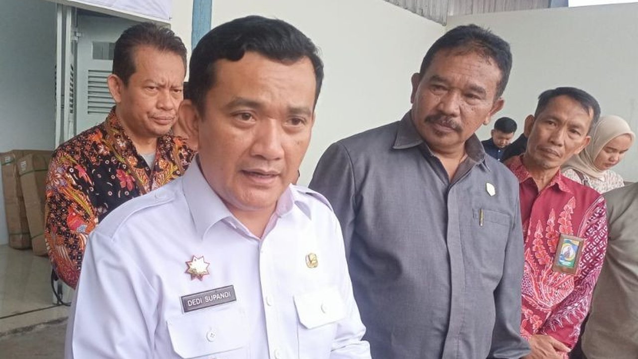 Pemerintah Kabupaten Majalengka mencatat keberhasilan memberangkatkan 1.823 pekerja migran secara legal pada 2024, namun tantangan masih ada terkait pekerja migran ilegal yang diperkirakan lebih dari 4.000 orang.