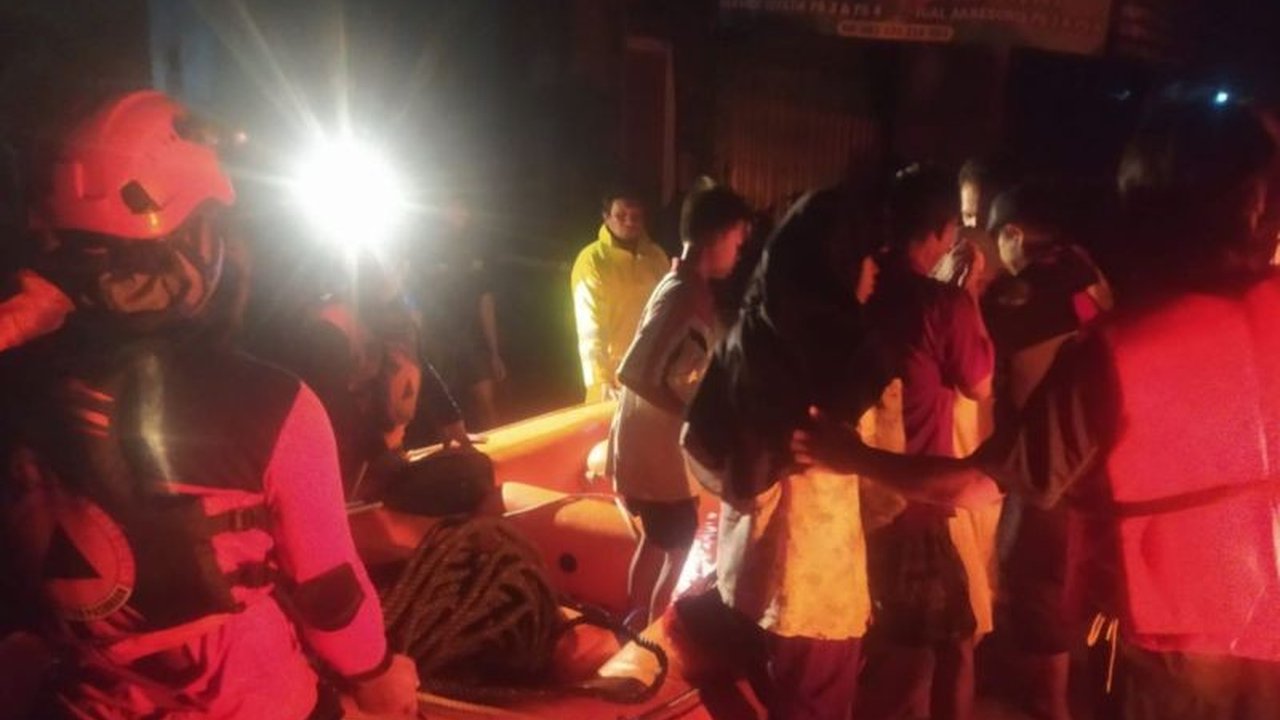 Banjir yang menggenangi ribuan rumah di lima kecamatan Kabupaten Pasuruan sejak Senin malam telah surut, BPBD melaporkan tidak ada korban jiwa, dan bantuan telah disalurkan.