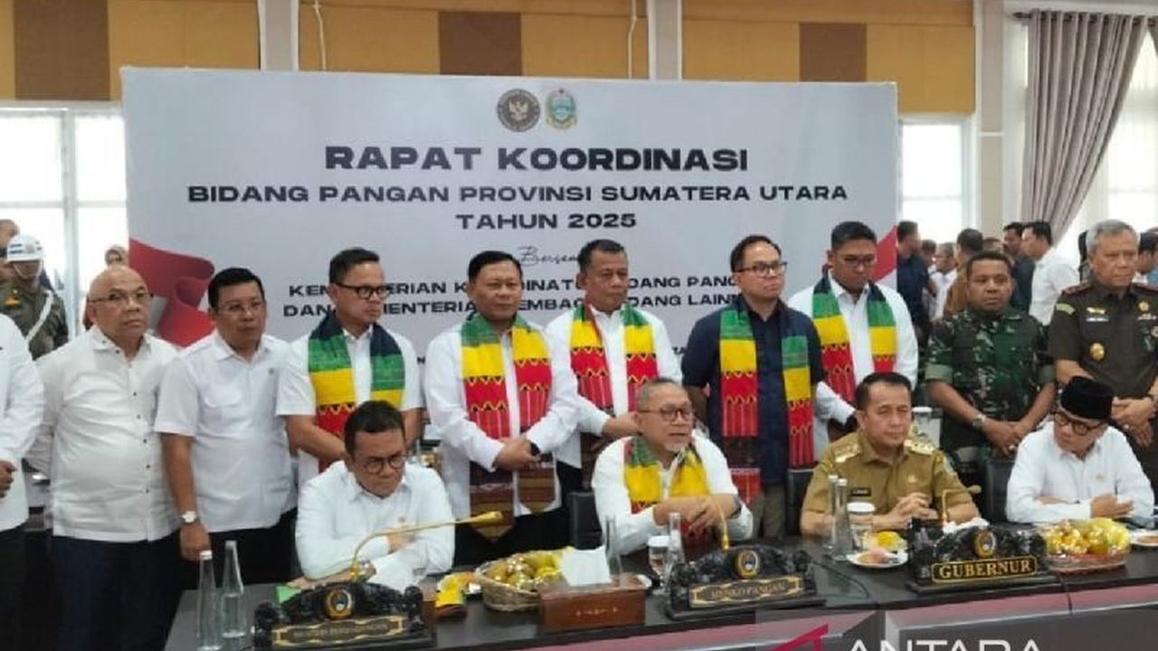 Menko Pangan Zulkifli Hasan meminta seluruh pemerintah daerah di Indonesia untuk mendukung penuh kebijakan swasembada pangan nasional dan berkolaborasi aktif dalam pencapaiannya.
