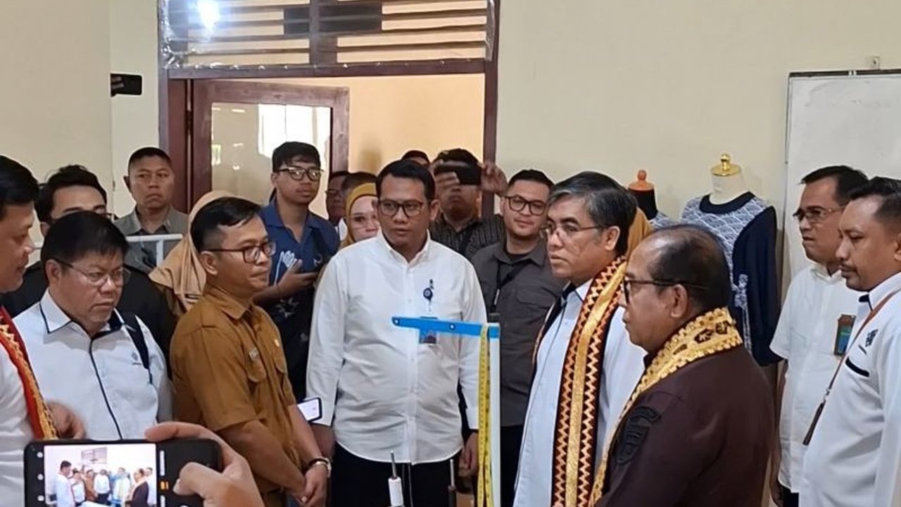 Menaker Yassierli menargetkan selesainya transisi UPTD BLK Bandarlampung menjadi UPTP pada 2025, dengan peningkatan fasilitas dan penyesuaian jurusan pelatihan sesuai potensi daerah.