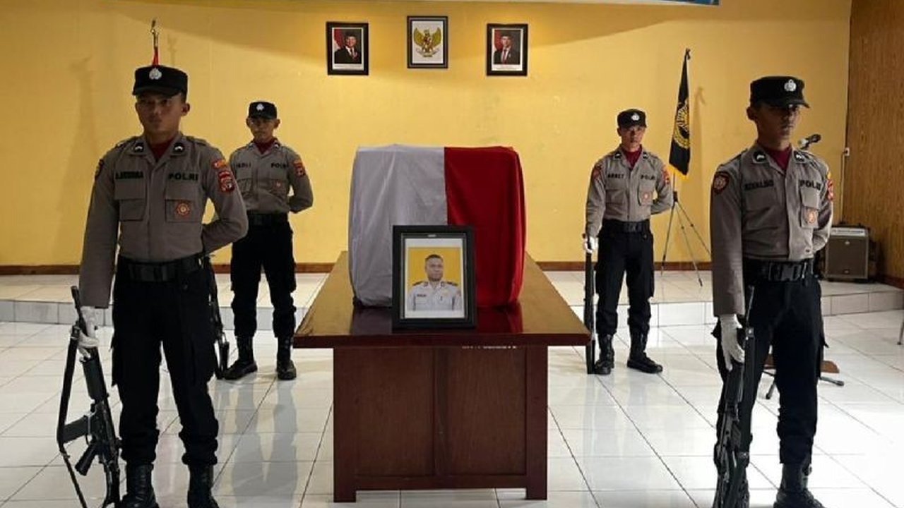 Personel Polres Puncak Jaya, Brigpol Ronald M. Enok, gugur setelah ditembak KKB pimpinan Bumiwalo Talenggen di Mulia, Puncak Jaya, Papua Tengah, pada Selasa, 21 Januari 2023, saat membeli minyak tanah.