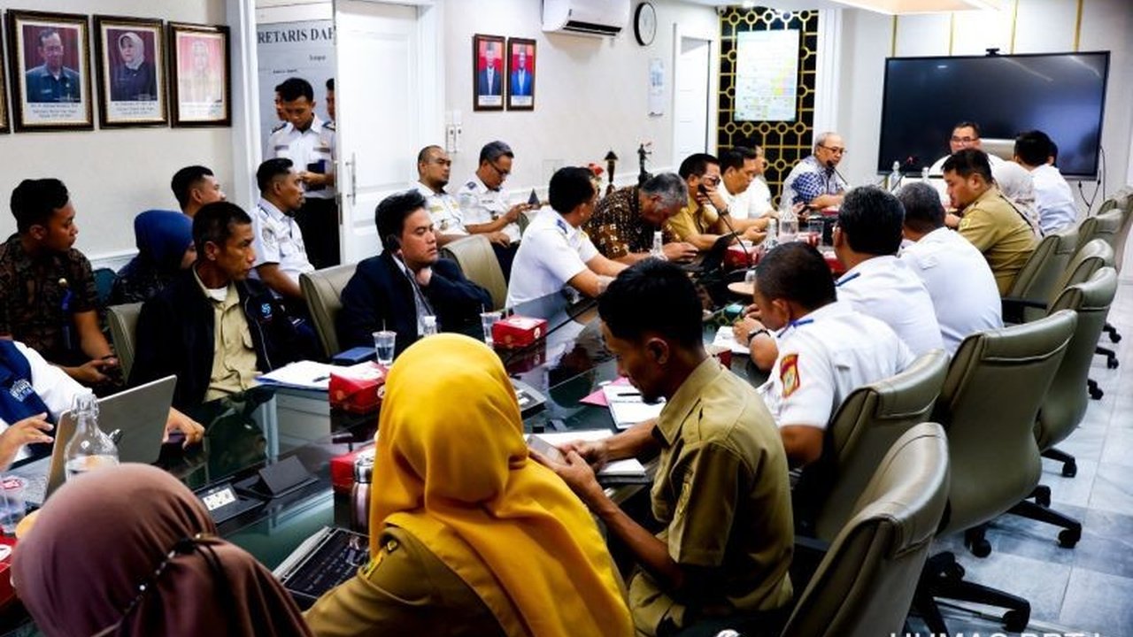 Kementerian Perhubungan (Kemenhub) dan Pemerintah Daerah Kabupaten Bogor berdiskusi mengenai penataan angkutan kota (angkot) eksisting sebagai persiapan implementasi skema Buy The Service (BTS) untuk angkutan umum massal.