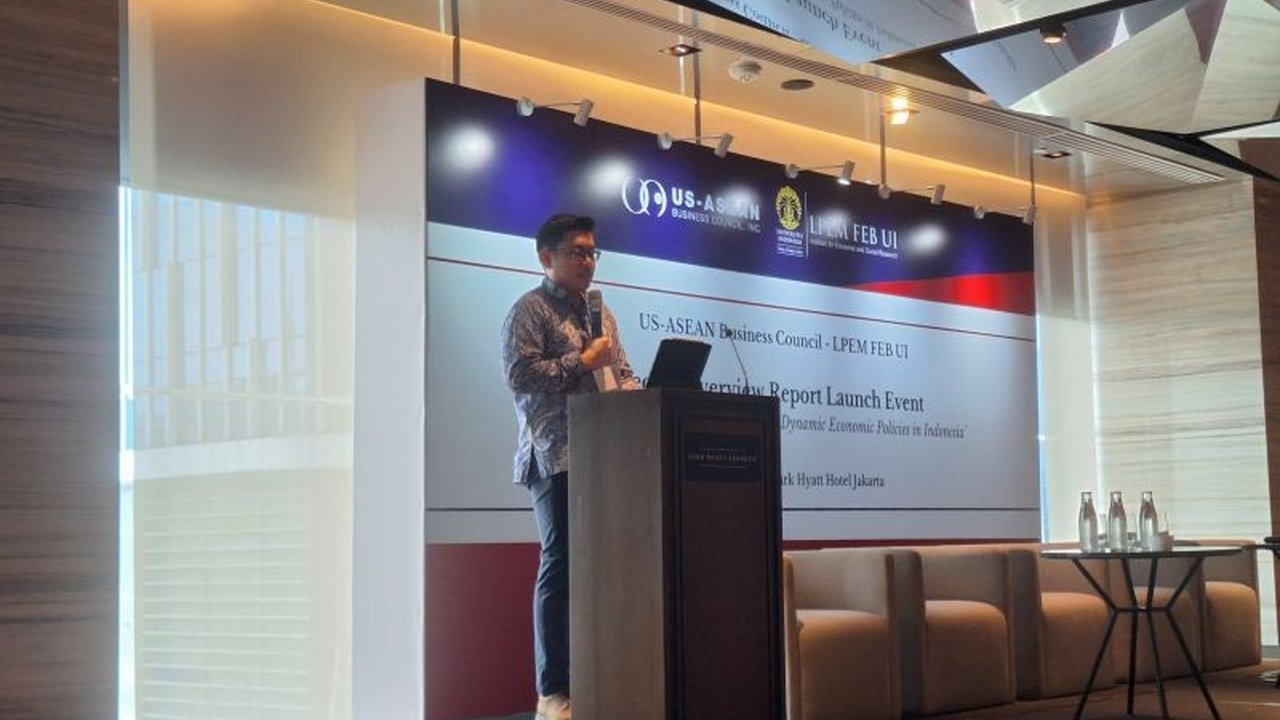 LPEM FEB UI mengkritik kebijakan hilirisasi mineral Indonesia yang terlalu fokus pada sektor midstream dan mengabaikan sektor hulu yang krusial untuk keberlanjutan sumber daya alam.