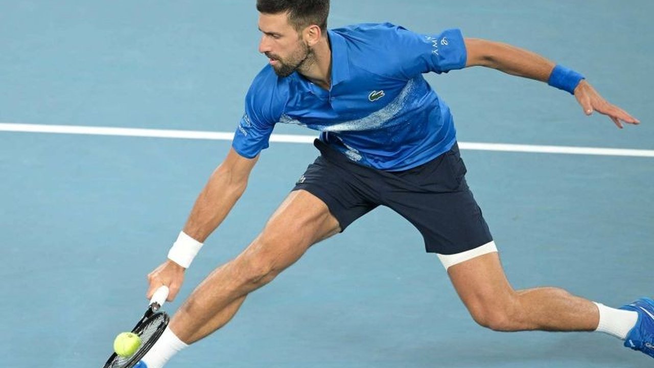 Novak Djokovic, meski menang melawan Alcaraz di perempat final Australian Open, cemas dengan cedera kaki yang dideritanya dan mempertanyakan kesiapannya untuk semifinal melawan Zverev.