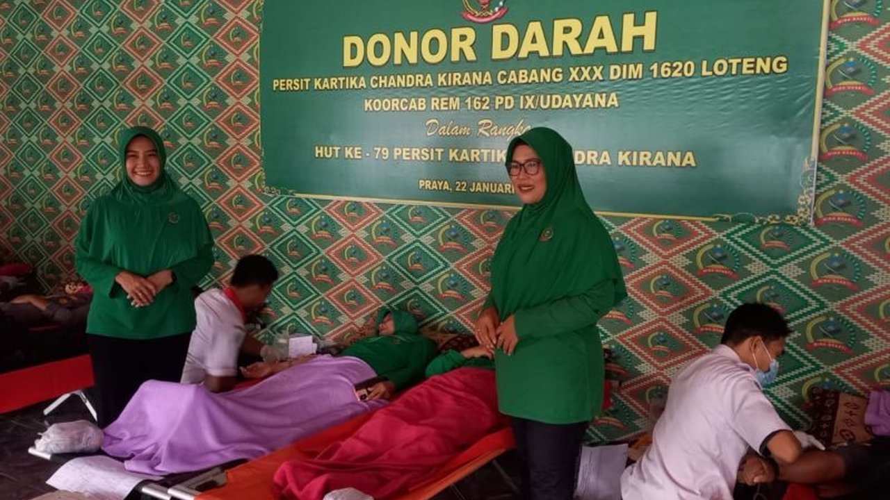 Persit Kartika Chandra Kirana Cabang XXX Kodim 1620 Lombok Tengah menggelar donor darah dalam rangka HUT ke-79, berhasil mengumpulkan darah dari 110 peserta untuk membantu PMI setempat.