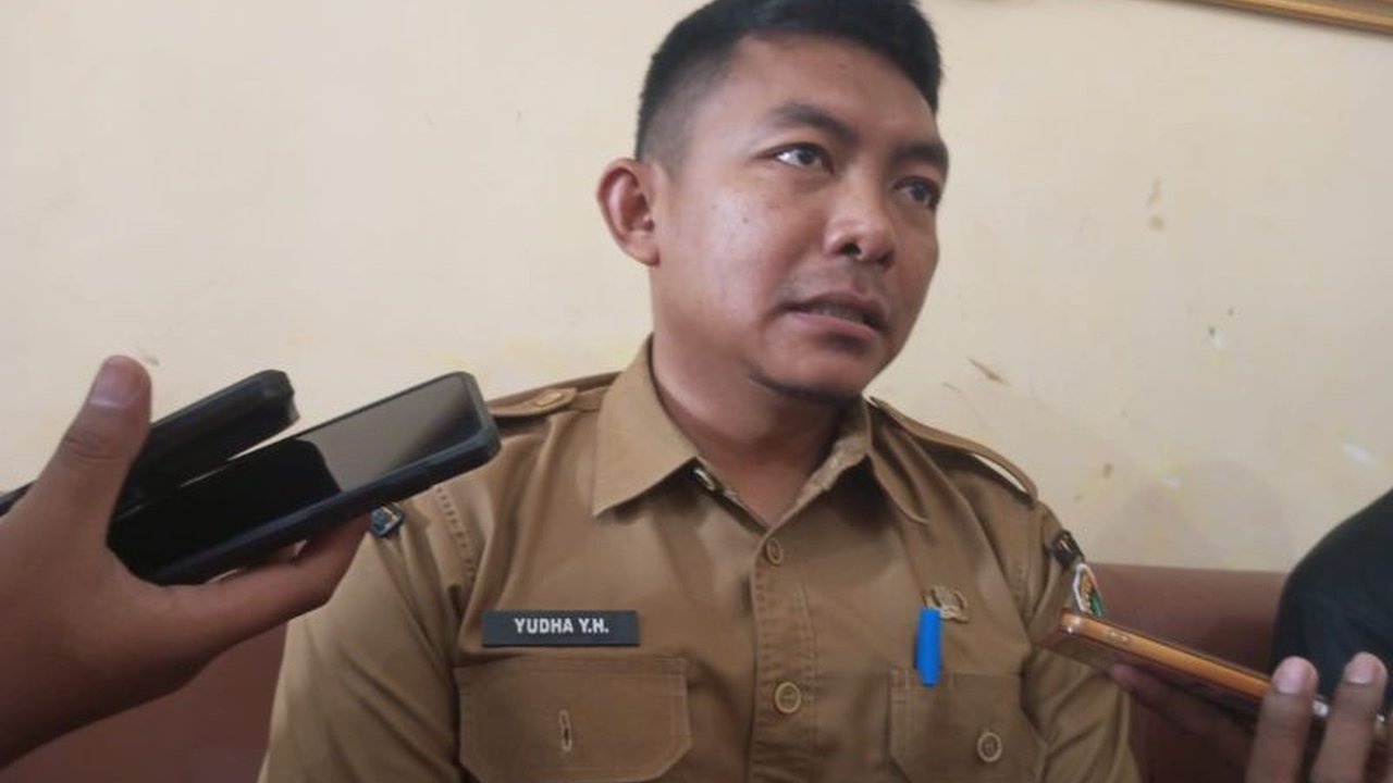 Pembangunan Tempat Pengolahan Sampah Terpadu (TPST) Sumberdadi di Tulungagung, Jawa Timur, bertujuan mengurangi sampah hingga 50% dan memanfaatkan sampah plastik menjadi bahan campuran batu bara, mengurangi beban TPA Segawe.