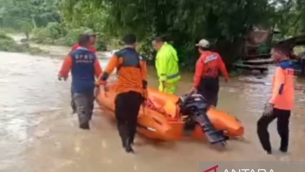 Banjir di Kecamatan Blega, Bangkalan, Jawa Timur pada 21 Januari 2025 mengakibatkan 1.715 kepala keluarga terdampak,  juga melanda sejumlah fasilitas umum dan lahan pertanian.