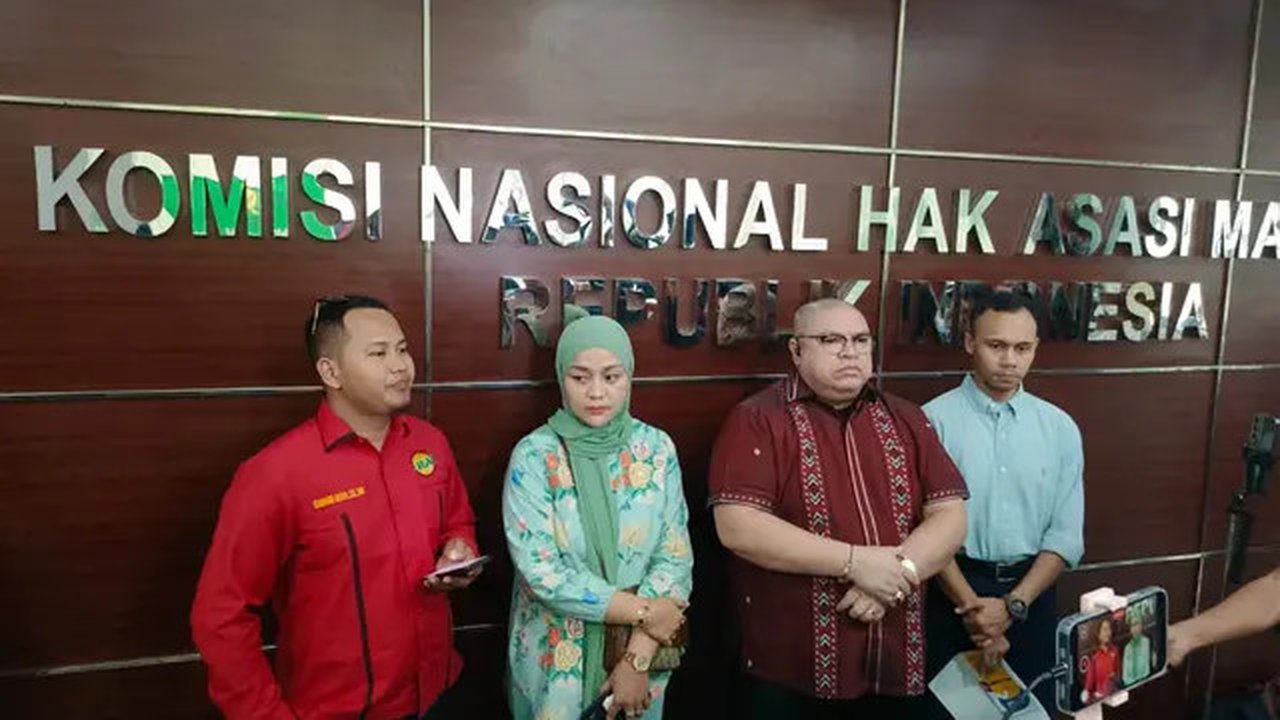 Pengacara Vadel Badjideh, Razman Arif Nasution mendatangi Komnas HAM. Ia mengadukan dugaan pelanggaran HAM terhadap Lolly putri Nikita Mirzani.