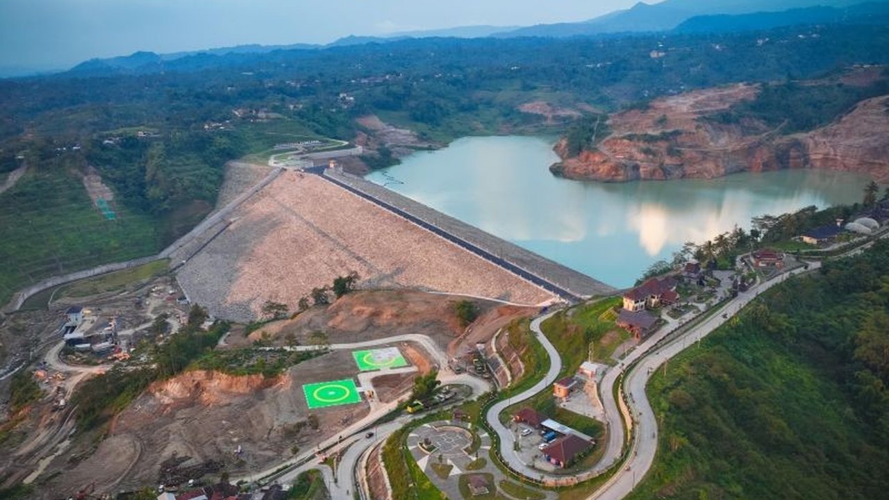 PT Waskita Karya menyelesaikan dua bendungan, Bendungan Rukoh (Aceh) dan Bendungan Jlantah (Jawa Tengah), yang siap diresmikan dan akan meningkatkan produktivitas pertanian serta mendukung swasembada pangan.