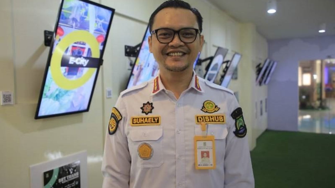 Dinas Perhubungan Kota Tangerang menggelar lomba karya tulis ilmiah pelajar SMA se-Kota Tangerang bertema 'Sustainability Transport' hingga 31 Januari 2025, bertujuan membangun kesadaran keselamatan berlalu lintas di kalangan generasi muda.