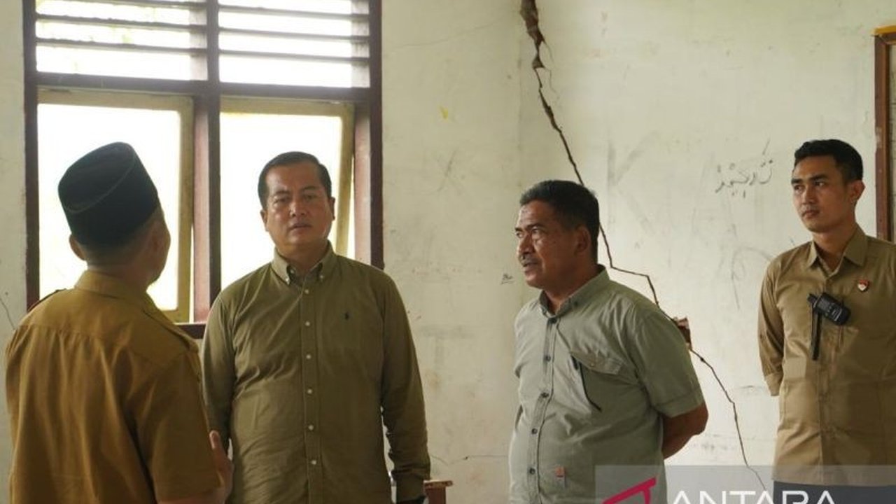 Gubernur NTB terpilih, Lalu Muhammad Iqbal, prihatin atas kondisi SMKN 1 Labangka, Sumbawa, yang fasilitasnya dinilai tidak layak dan mendesak audit total untuk mencegah kejadian serupa di sekolah lain.