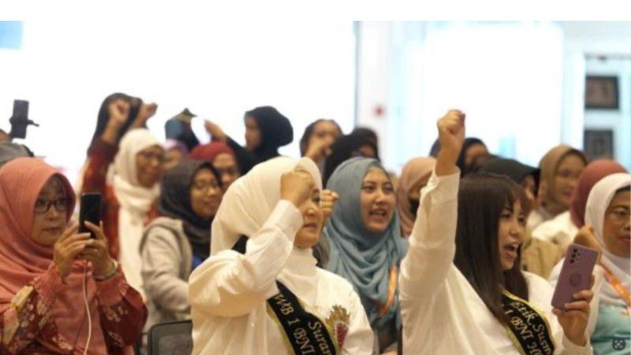 BNI memberdayakan pekerja migran Indonesia (PMI) di Hong Kong melalui program pelatihan kecantikan, membantu mereka meningkatkan keterampilan dan penghasilan untuk masa depan yang lebih baik.