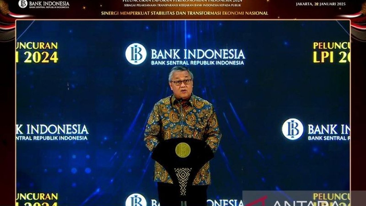 Bank Indonesia (BI) memprediksi pertumbuhan ekonomi Indonesia di tahun 2025 akan lebih baik dari tahun 2024, ditopang oleh inflasi terkendali, rupiah stabil, dan peningkatan penyaluran kredit serta digitalisasi ekonomi.