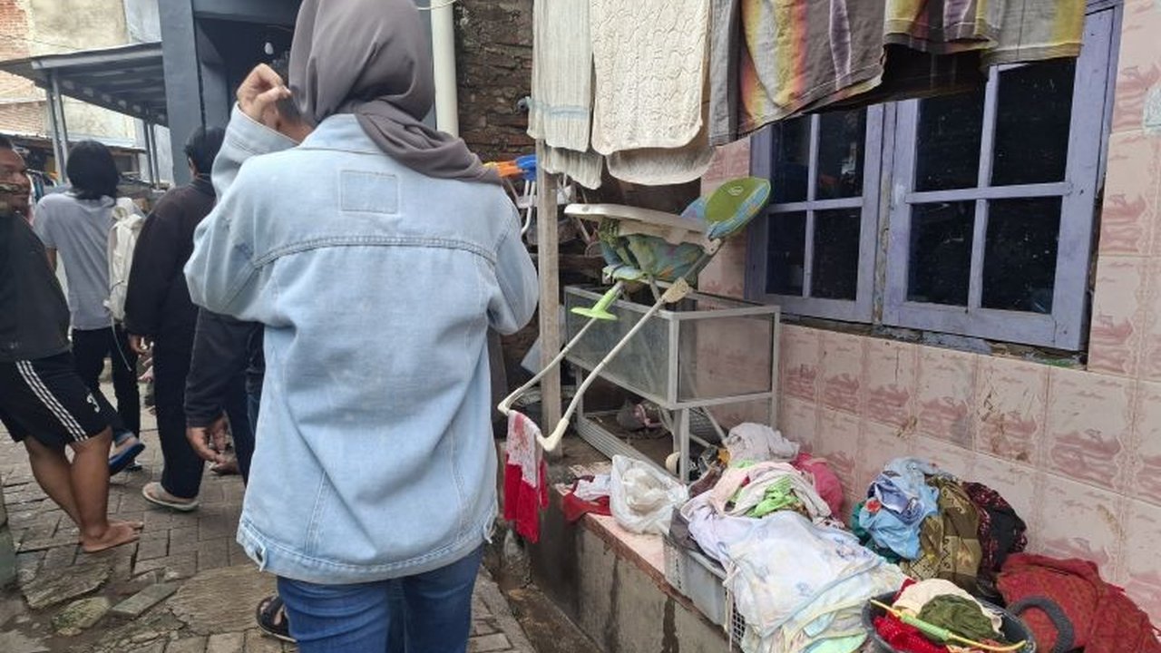 Dinas Kesehatan Provinsi Lampung mendirikan posko kesehatan di berbagai lokasi untuk memberikan layanan medis kepada warga yang terdampak banjir di sejumlah kabupaten dan kota.