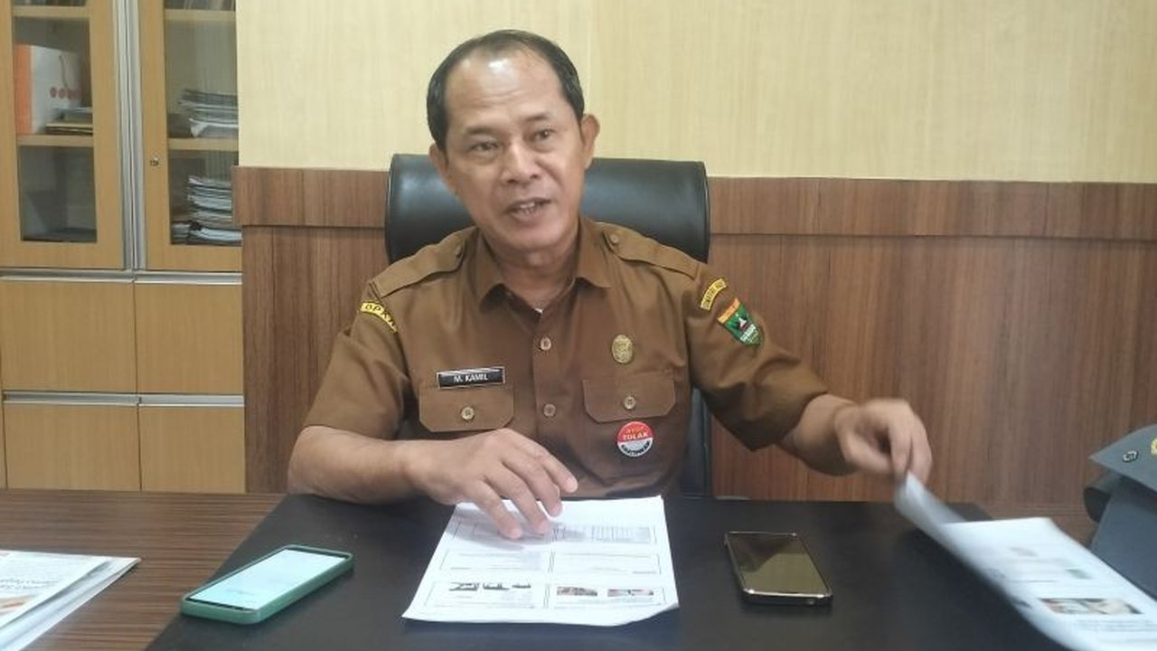 Dinas Peternakan Sumbar memastikan daging sapi atau kerbau yang terpapar PMK aman dikonsumsi karena virus PMK tidak menular ke manusia dan hanya menular antar hewan, meskipun tetap penting untuk melaporkan kasus dan menjaga kebersihan kandang.