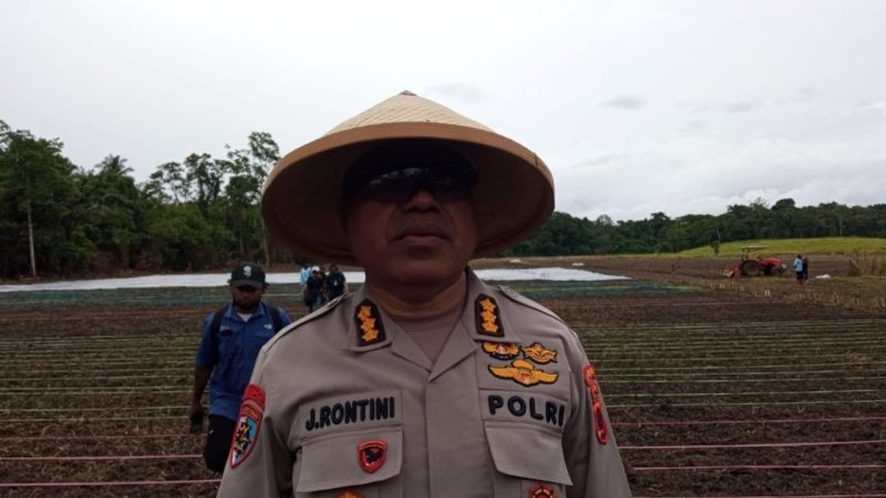 Polda Papua memberikan apresiasi kepada Polres Jayapura atas keberhasilan program penanaman jagung serentak seluas 100 hektar di Kampung Aib, Kabupaten Jayapura, yang melibatkan masyarakat lokal dan mendukung program ketahanan pangan nasional.