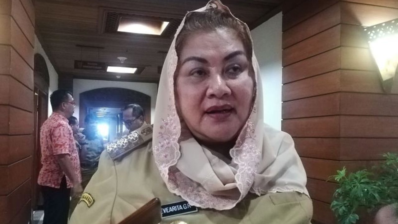 Wali Kota Semarang, Hevearita Gunaryanti Rahayu, diperiksa KPK pada Rabu, 22 Januari 2025, terkait kasus dugaan korupsi pengadaan barang dan jasa di lingkungan Pemkot Semarang tahun 2023-2024, yang juga menyeret beberapa tersangka lain.