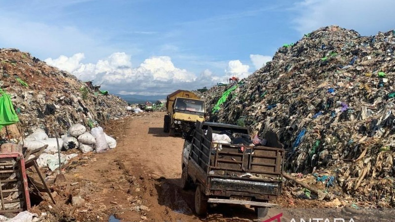 Pemerintah Kota Bengkulu menunda penarikan retribusi pembuangan sampah di TPA Air Sebakul karena beberapa kendala, termasuk akses jalan yang sempit dan perluasan TPA yang masih dalam proses.