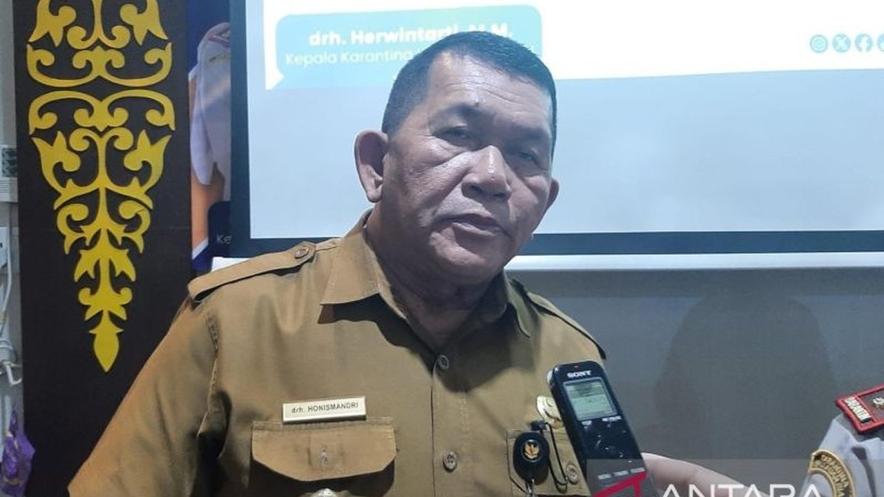 Pemerintah Provinsi Kepulauan Riau mengusulkan 4.120 dosis vaksin PMK ke pemerintah pusat untuk mencegah penyebaran penyakit dan kerugian ekonomi di sektor peternakan, dengan vaksinasi bertahap di tahun 2025.