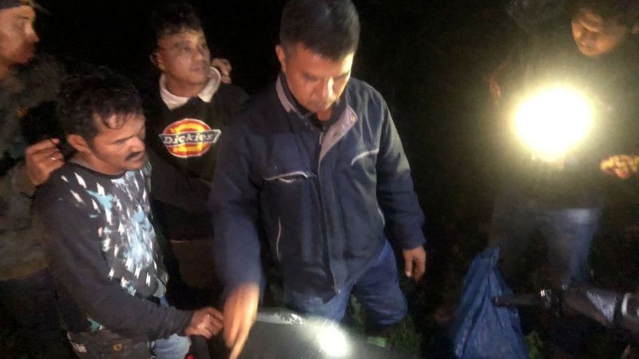 Polisi Resor Agam menangkap dua warga Pasaman Barat yang kedapatan mengedarkan dua kilogram ganja di Lubuk Basung,  berkat informasi masyarakat dan pengintaian selama seminggu,  kedua pelaku terancam hukuman 20 tahun penjara.