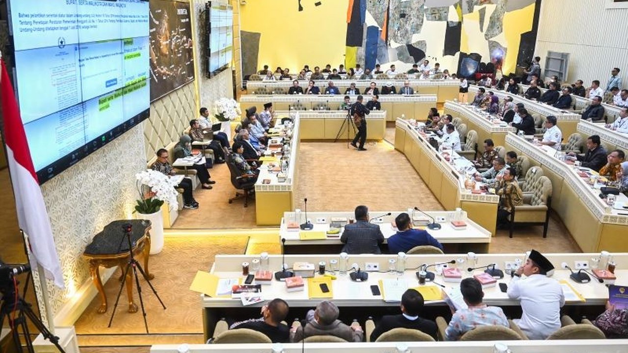 Anggota Komisi II DPR menilai pemberian 263 SHGB di pesisir Tangerang melanggar hukum dan mendesak Menteri ATR/BPN untuk memberikan sanksi tegas serta hadir dalam rapat DPR Kamis ini.