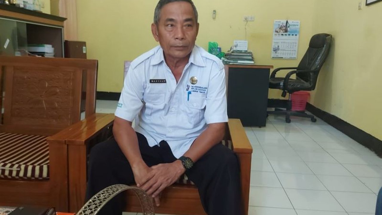 Pemkab Lombok Timur gencar melakukan vaksinasi PMK kepada 50 ribu sapi untuk mencegah penyebaran penyakit, meski menghadapi tantangan pendanaan dan pengawasan ketat pengiriman ternak.