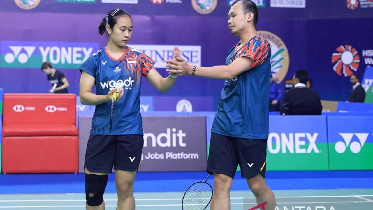 Pasangan ganda campuran Rinov Rivaldy/Lisa Ayu Kusumawati berhasil melaju ke babak 16 besar Indonesia Masters 2025 usai mengalahkan unggulan ketiga asal Taiwan melalui pertandingan rubber game dramatis.