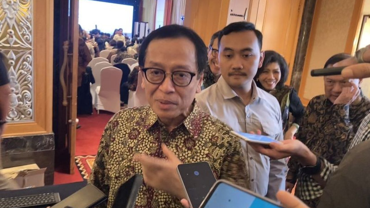 OJK optimis kebijakan baru penempatan 100% devisa hasil ekspor (DHE) dalam negeri selama setahun akan meningkatkan likuiditas valas dan pertumbuhan ekonomi, meskipun kajian lebih lanjut masih diperlukan.