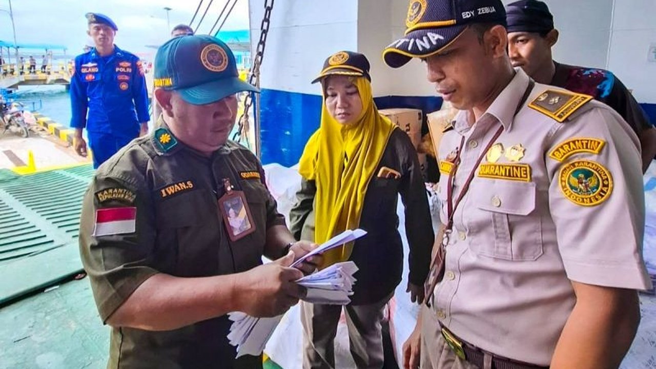 Balai Karantina Hewan, Ikan, dan Tumbuhan (BKHIT) Kepri mengajak masyarakat melaporkan komoditas melalui aplikasi BEST TRUST untuk mencegah penyebaran hama penyakit dan menjamin keamanan pangan, serta menjelaskan sanksi bagi yang melanggar.