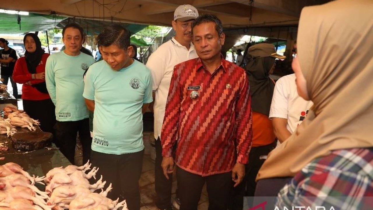 Pemerintah Kota Pontianak gencar menjaga stabilitas harga pangan di pasaran untuk mencegah inflasi yang signifikan selama perayaan Imlek dan Cap Go Meh.