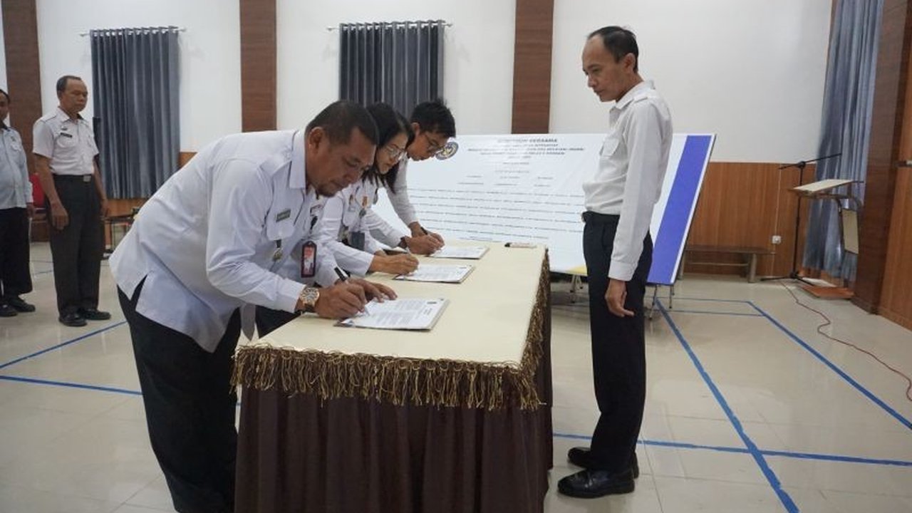 Balai Pemasyarakatan (Bapas) Kelas II Kendari membentuk tim untuk meraih predikat Wilayah Birokrasi Bersih dan Melayani (WBBM) pada tahun 2025, melanjutkan kesuksesan meraih predikat Wilayah Bebas dari Korupsi (WBK) di tahun 2021.