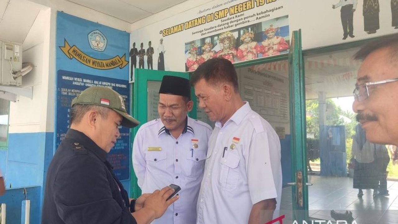 Disdikbud Kota Bengkulu memastikan tidak ada pungutan liar (pungli) di sekolah-sekolah, meskipun sumbangan sukarela untuk fasilitas sekolah diperbolehkan, namun akan dibatalkan jika mayoritas wali murid keberatan.