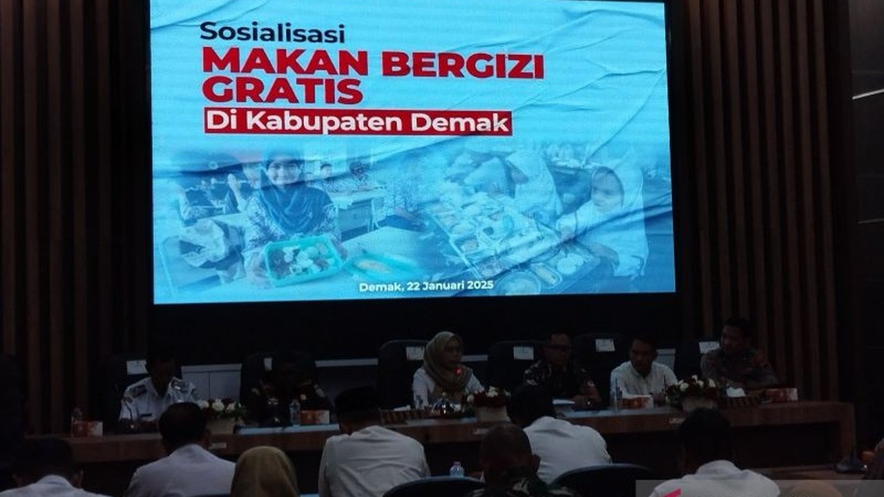 Pemkab Demak mengalokasikan Rp2 miliar untuk mendukung program Makan Bergizi Gratis (MBG) bagi pelajar, meskipun masih menunggu petunjuk teknis dari pemerintah pusat dan sedang mempersiapkan dapur umum di beberapa lokasi.