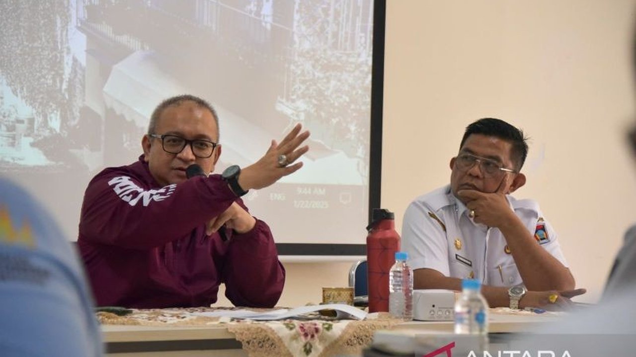 Pemerintah daerah di Padang, Sumatera Barat, berupaya meningkatkan penggunaan produk lokal dan mendukung UMKM melalui penyusunan roadmap Peningkatan Penggunaan Produk Dalam Negeri (P3DN) yang komprehensif dan kolaboratif.